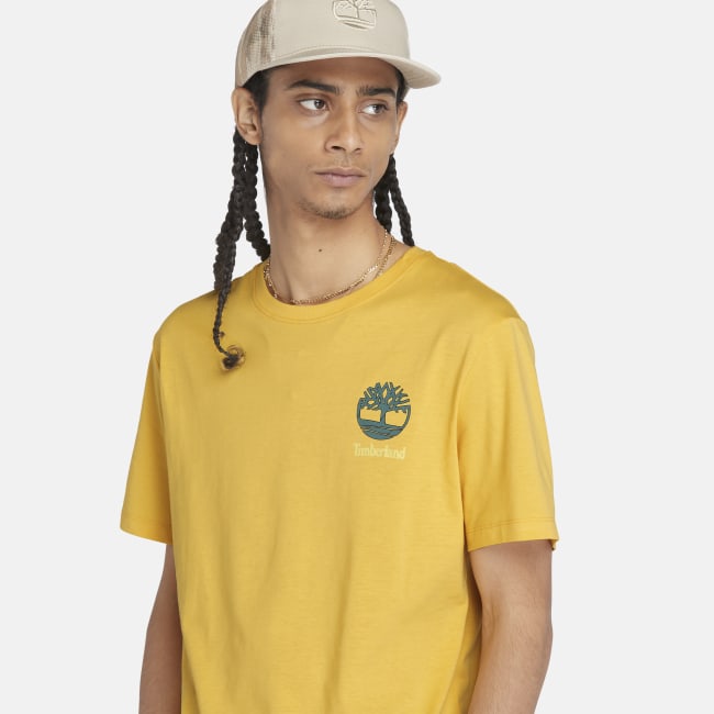 Camiseta con estampado gráfico en la espalda para hombre en amarillo