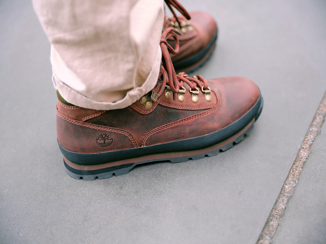 http://s7d2.scene7.com/is/image/TimberlandEU/How%20to%20clean%20your%20boots