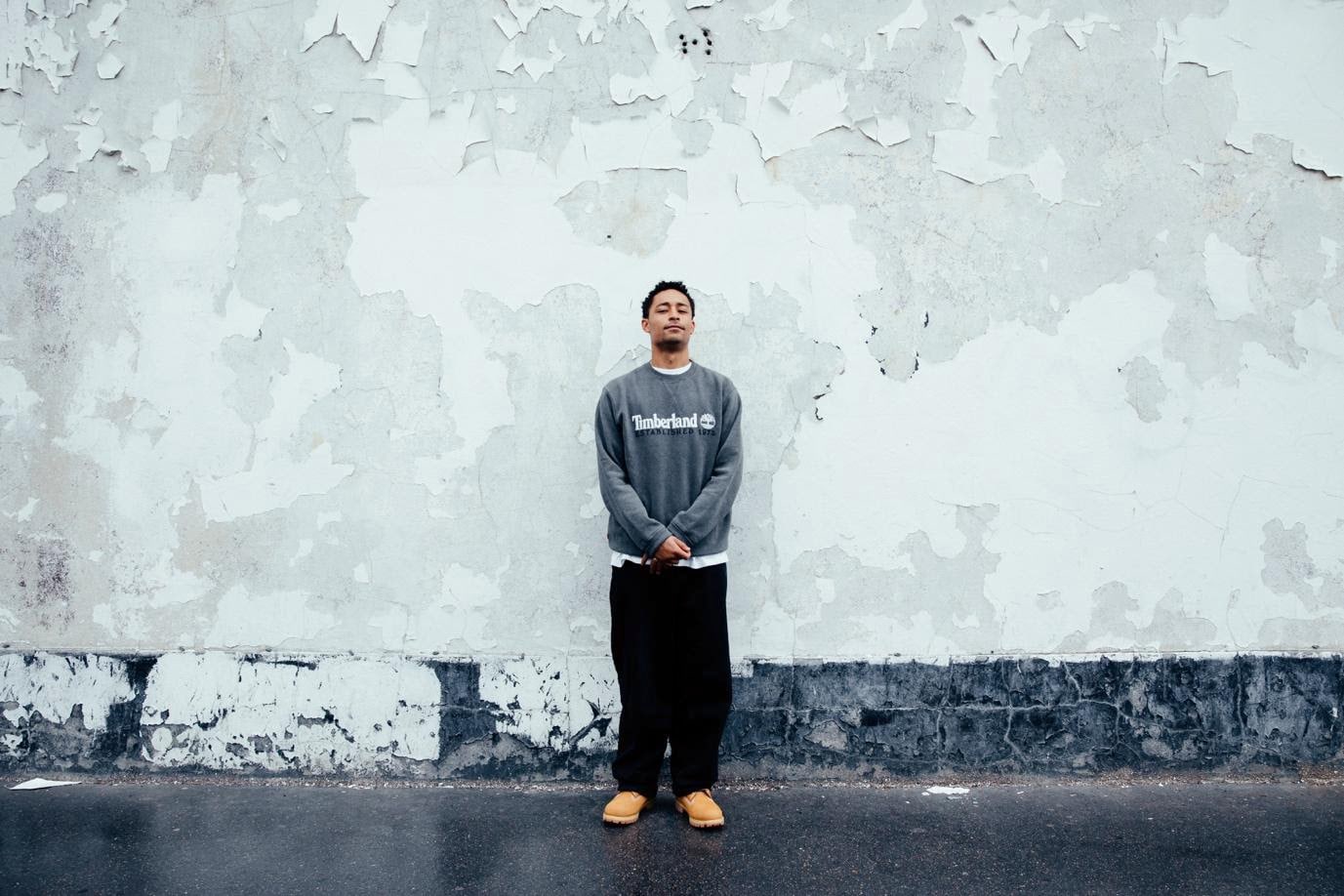 Loyle-carner-in-grey-timberland-sweatshirt-cargo-pants-and-boots