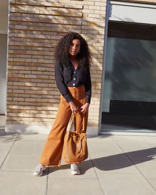 A sense of community with Elyse Fox with bag