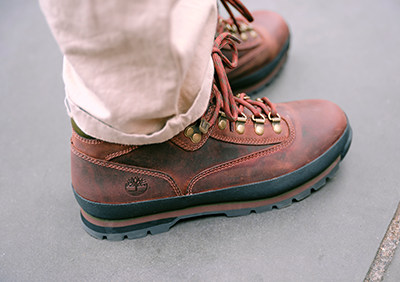 How to stretch and soften leather footwear Timberland SE