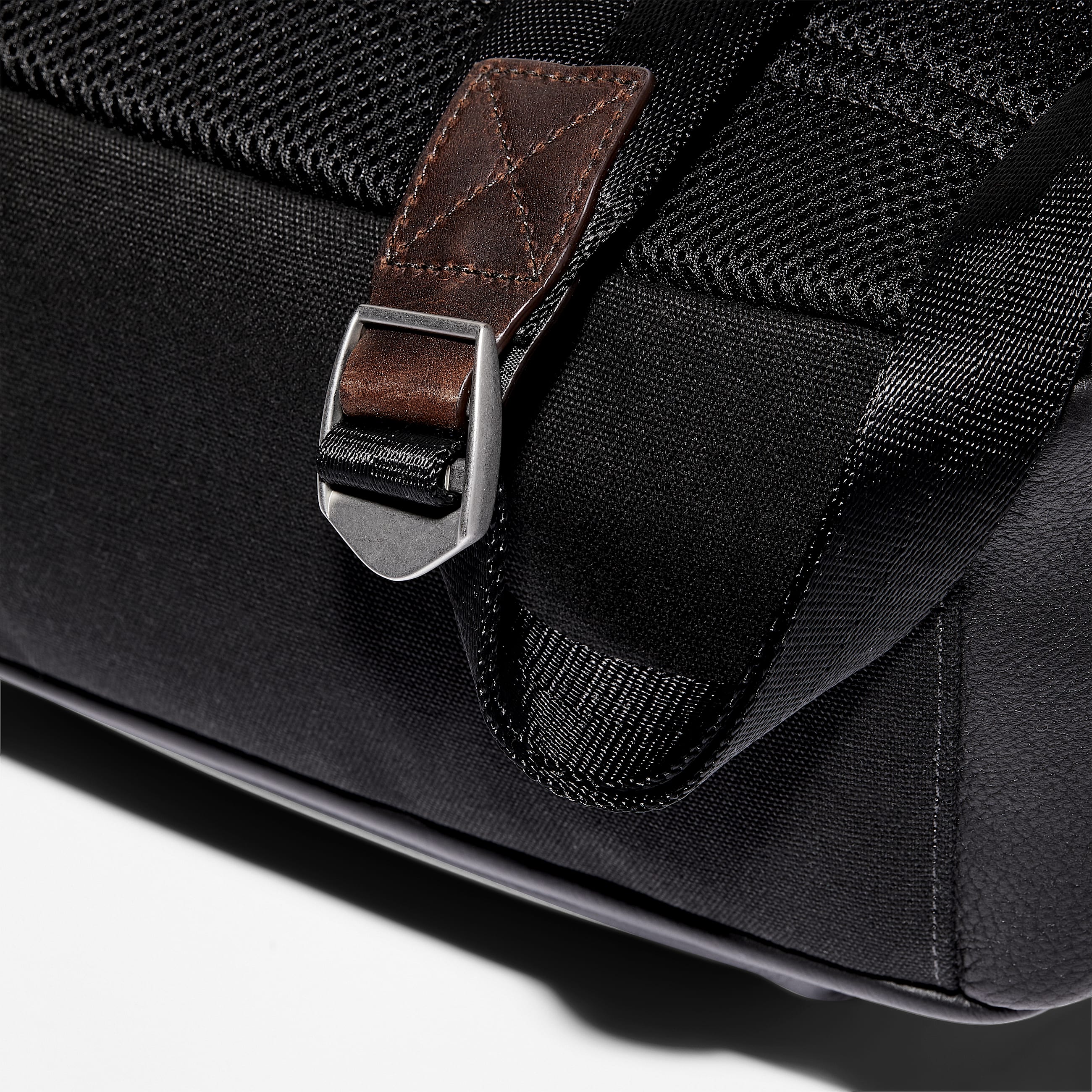 Sac  dos en cuir contemporain Tuckerman en noir TBL noir ALT5