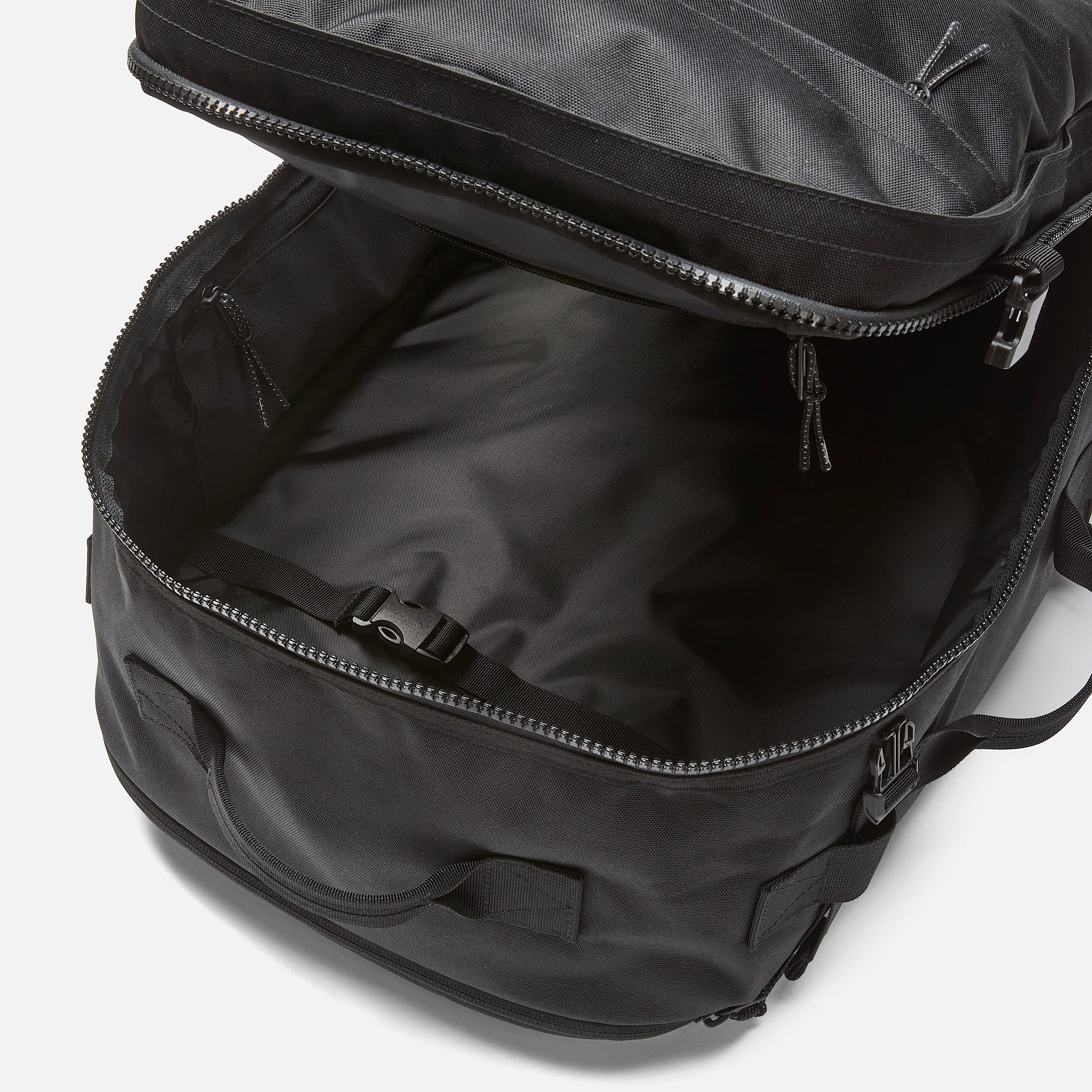 Wettertauglicher 40LiterReiserucksack in Schwarz TBL Schwarz ALT1