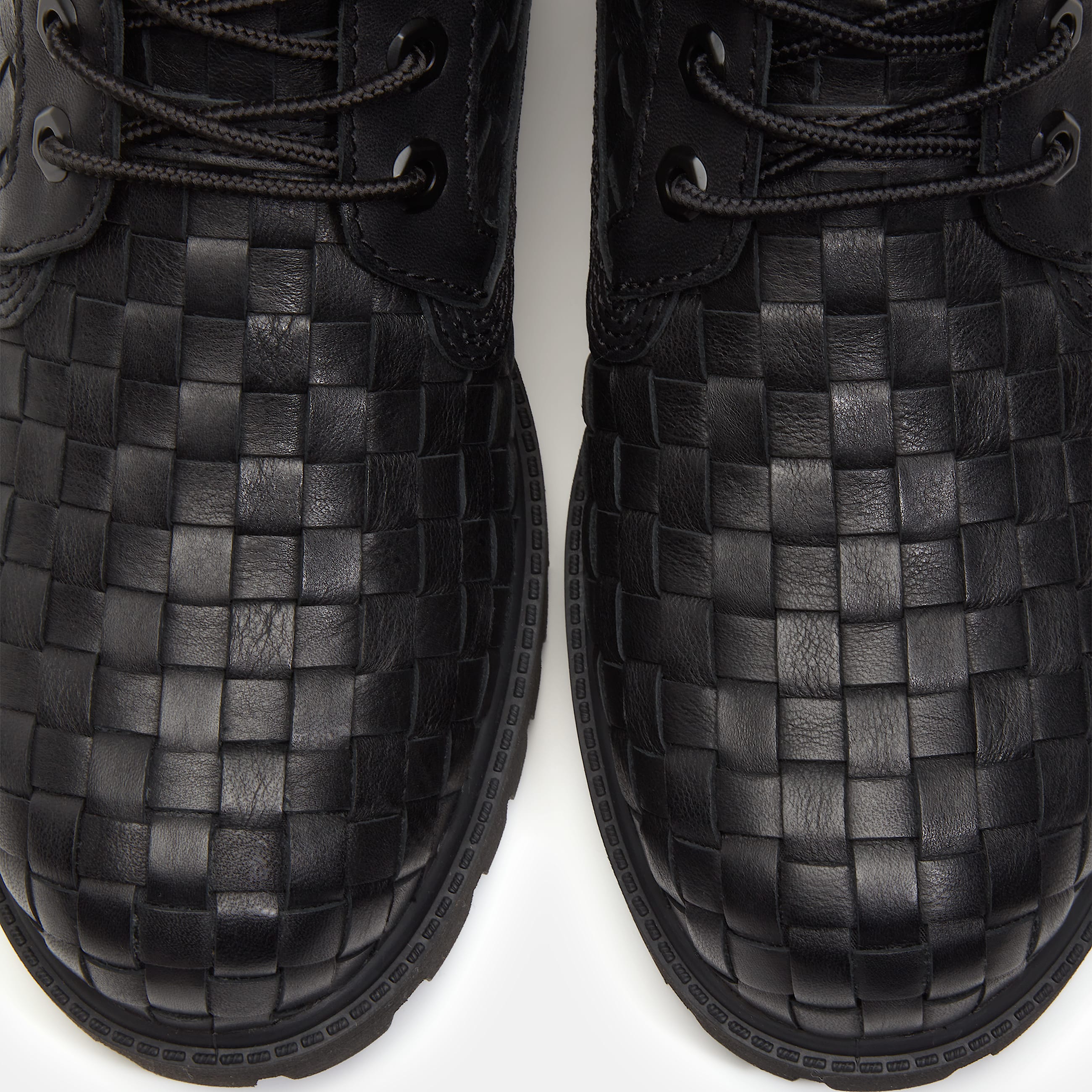 Premium Timberland 6Inch Boot for Men in Black TBL Black ALT7