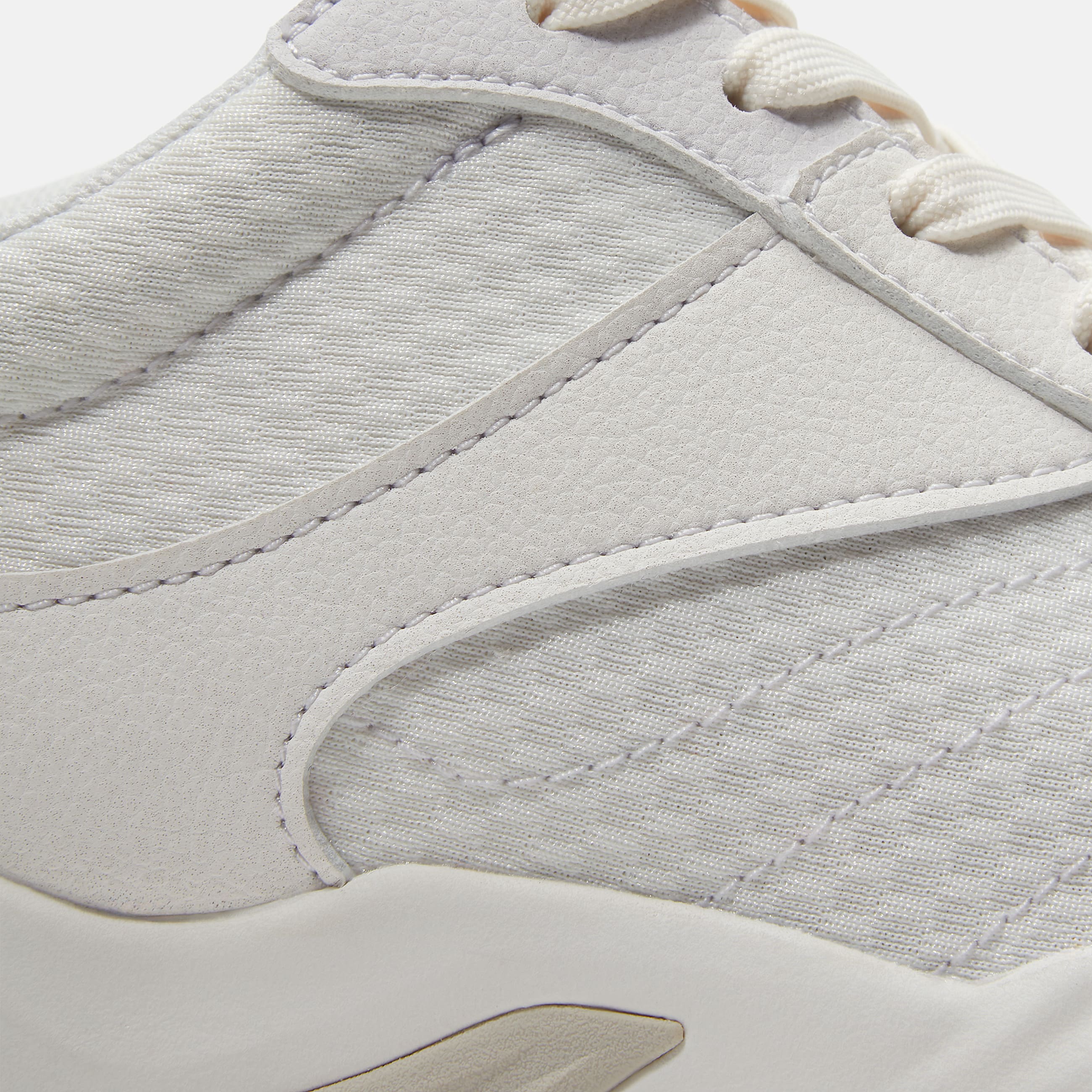 Delphiville Trainer for Women in White TBL White ALT7