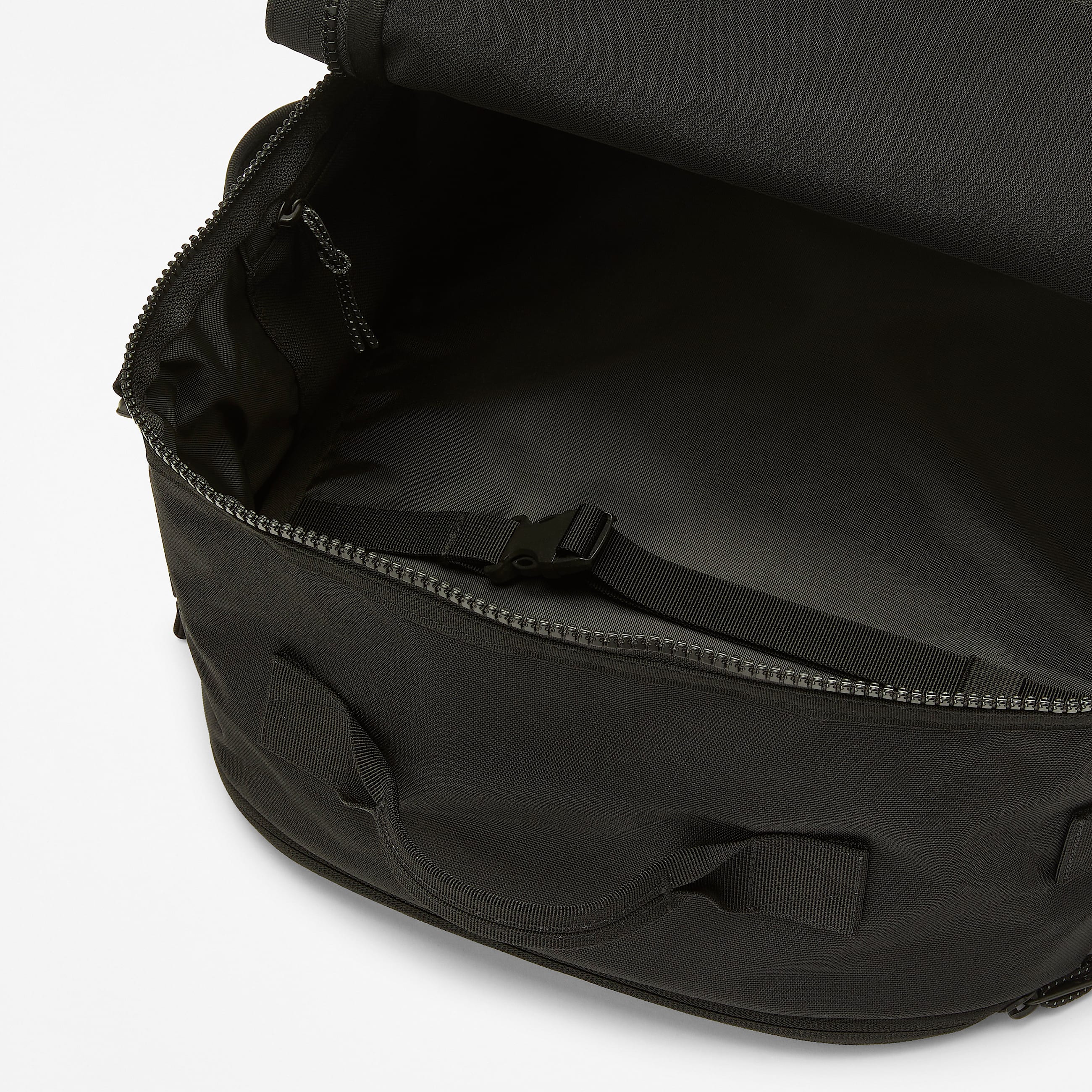 Wetterfester 40LiterReiserucksack in Schwarz TBL Schwarz ALT1