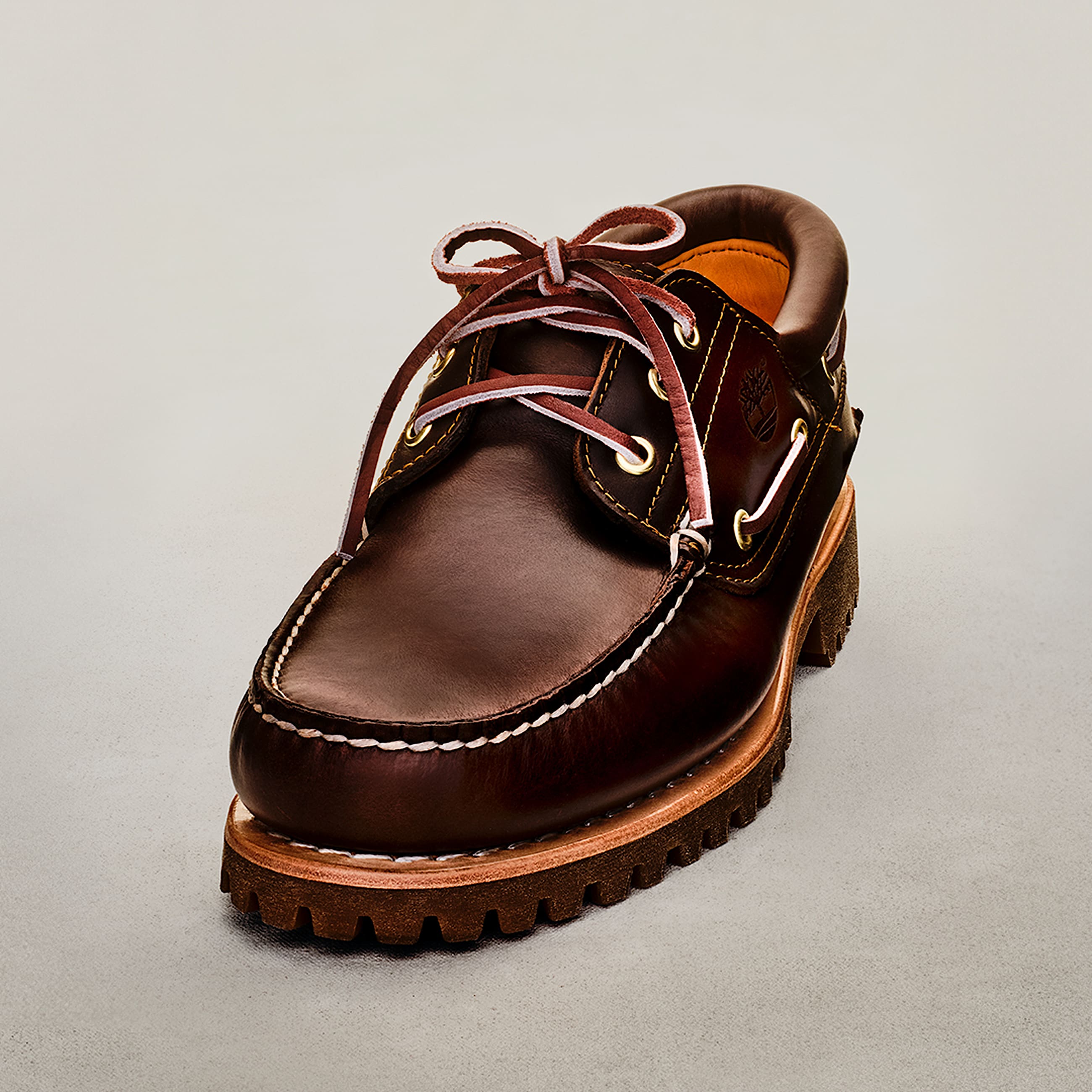 Autentisk Timberland sejlersko med riller tre snrehuller og hndsyede detaljer til mnd i brun TBL Brun MKTG2