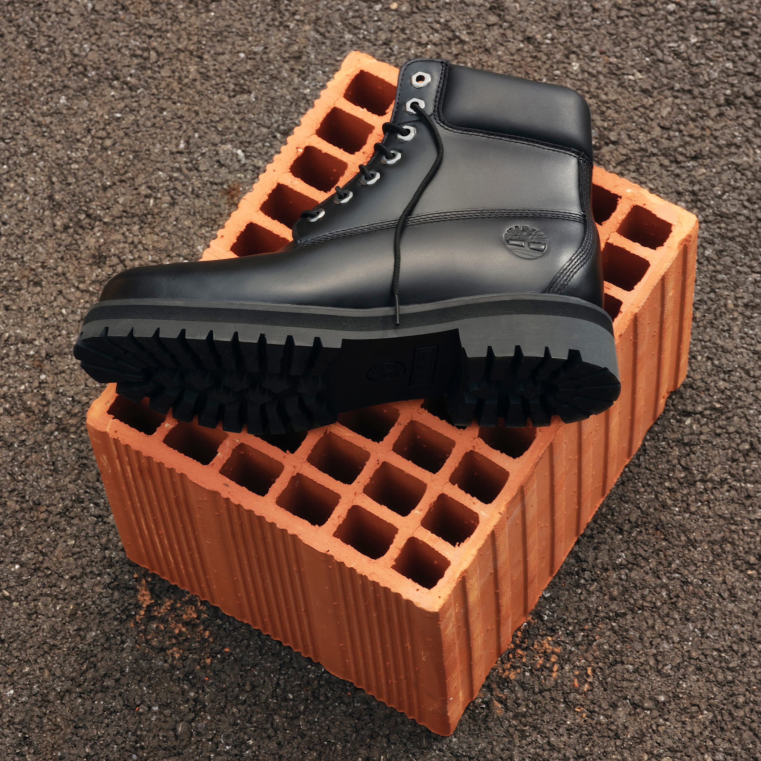 Timberland Heritage 6Inch Waterproof Boot for Men in Black TBL Black MKTG1