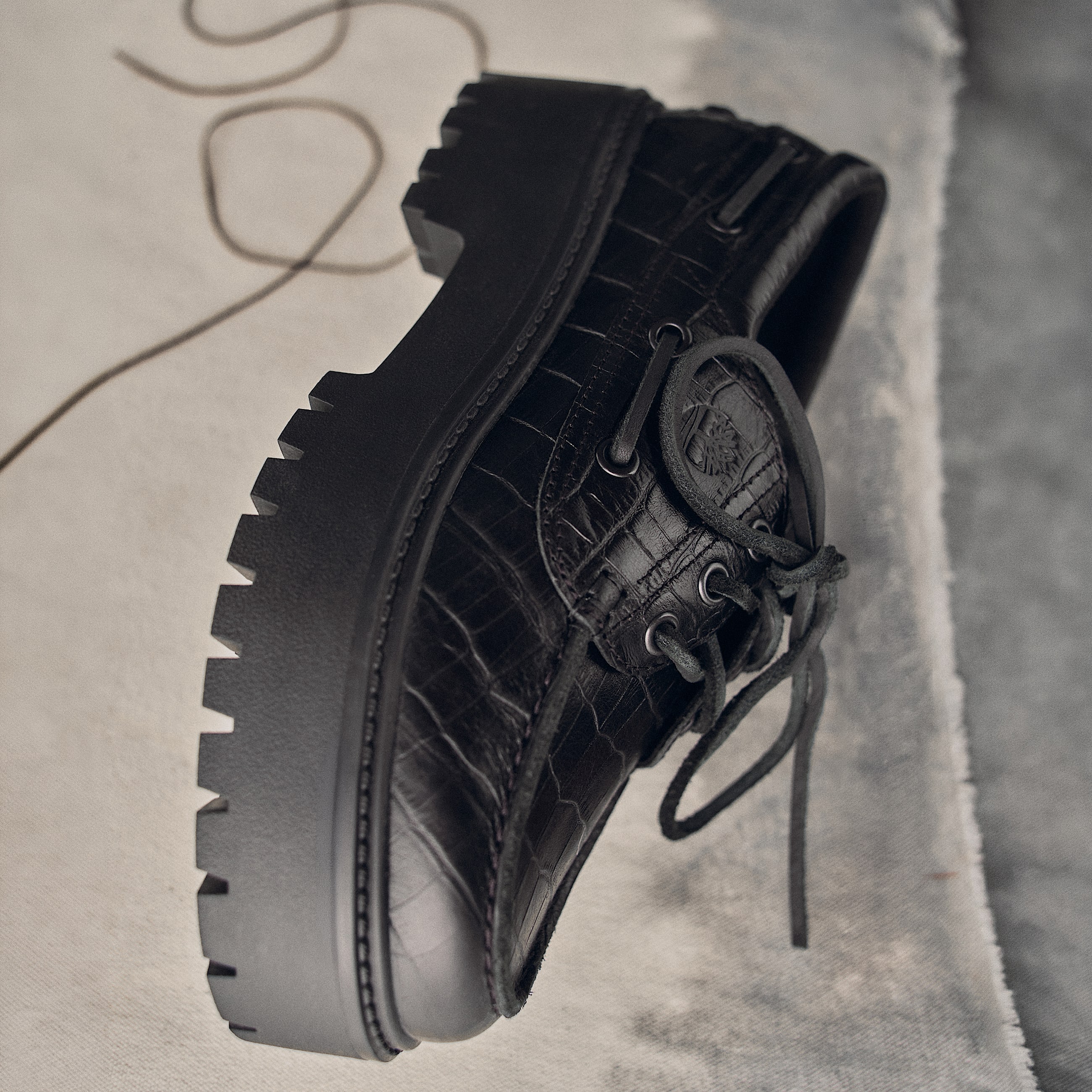 Chaussure bateau compense Stone Street pour femme en noir TBL noir MKTG2