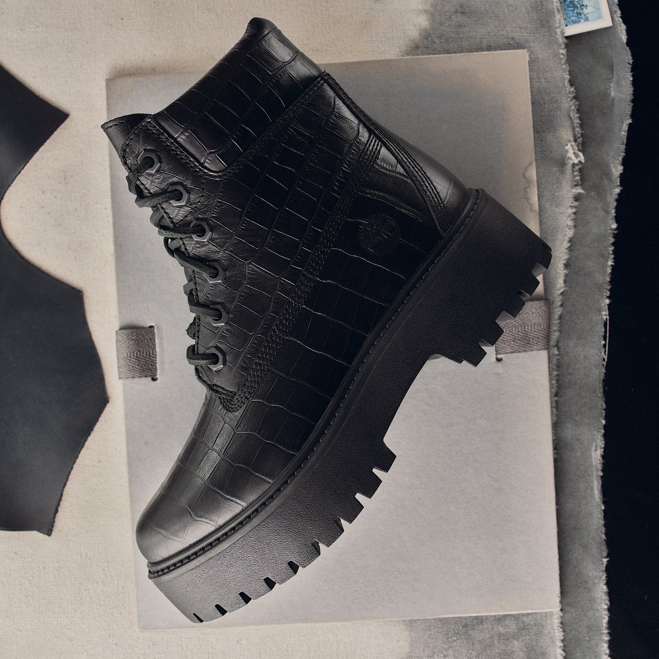 Halbhoher Stone Street Boot mit Plateausohle fr Damen in Schwarz TBL Schwarz MKTG1
