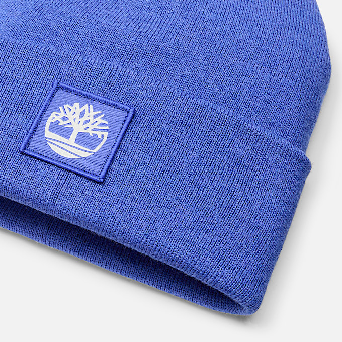 Ton-in-Ton gehaltene Mütze mit Aufnäher in Blau