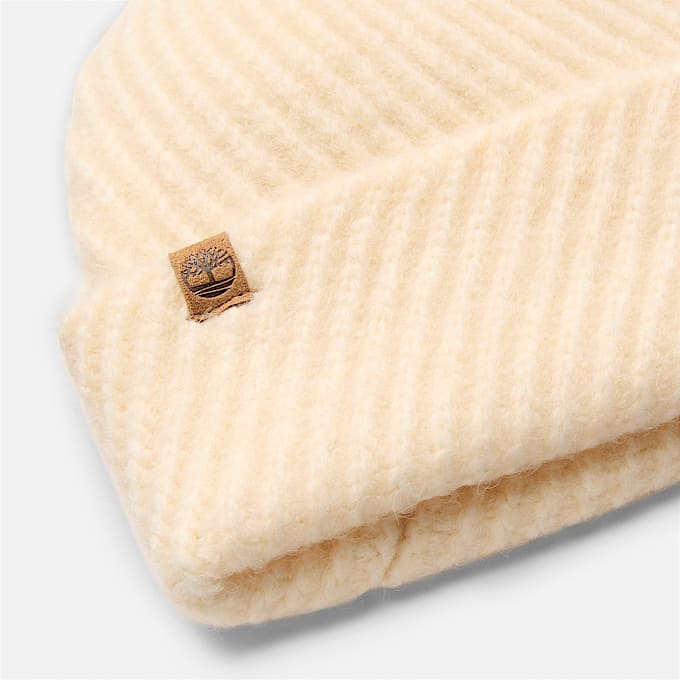 Mütze mit diagonalen Ziernähten in Beige