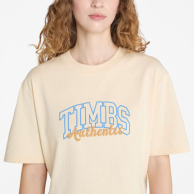 Timberland® Varsity Kurzarm-T-Shirt mit Grafik für Damen in Beige