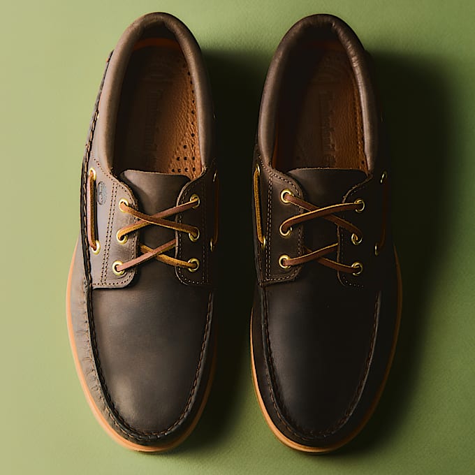 Chaussure bateau en cuir pleine fleur Crafted pour homme en marron foncé