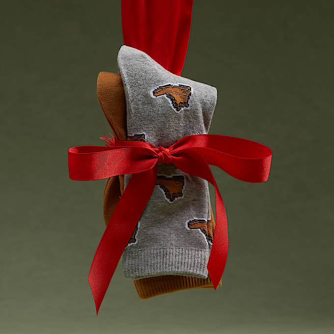 Timberland® durchgehend mit Stiefel-Motiv bedruckte Crew-Socken im 2er-Pack in Dunkelgrau - 1