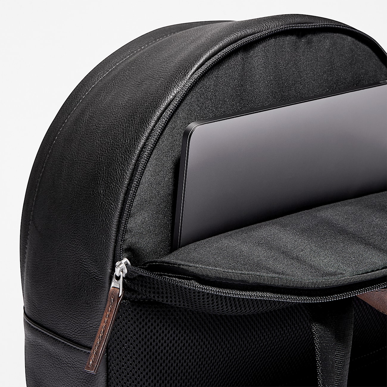 Sac à dos en cuir contemporain Tuckerman en noir - 4