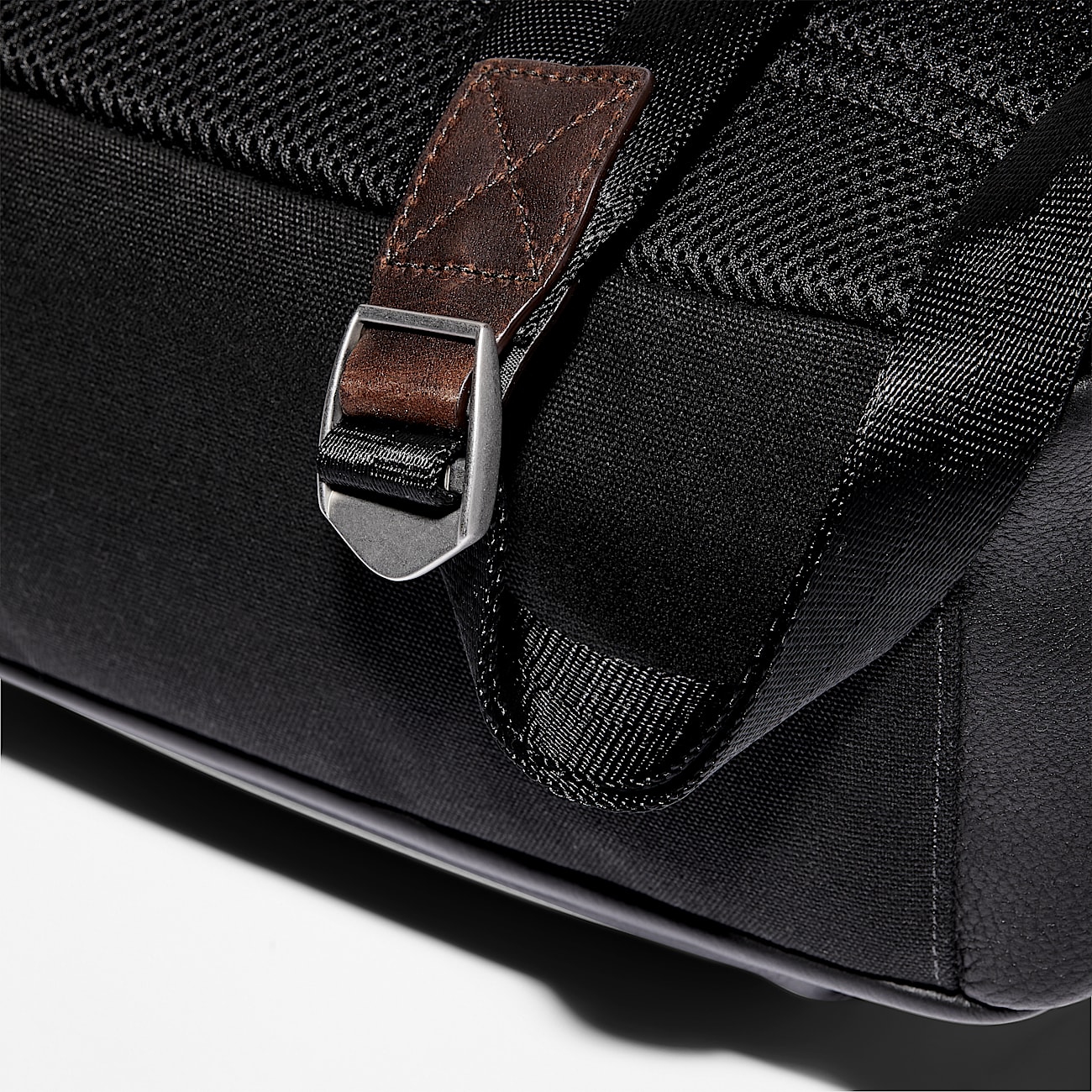 Sac à dos en cuir contemporain Tuckerman en noir - 6