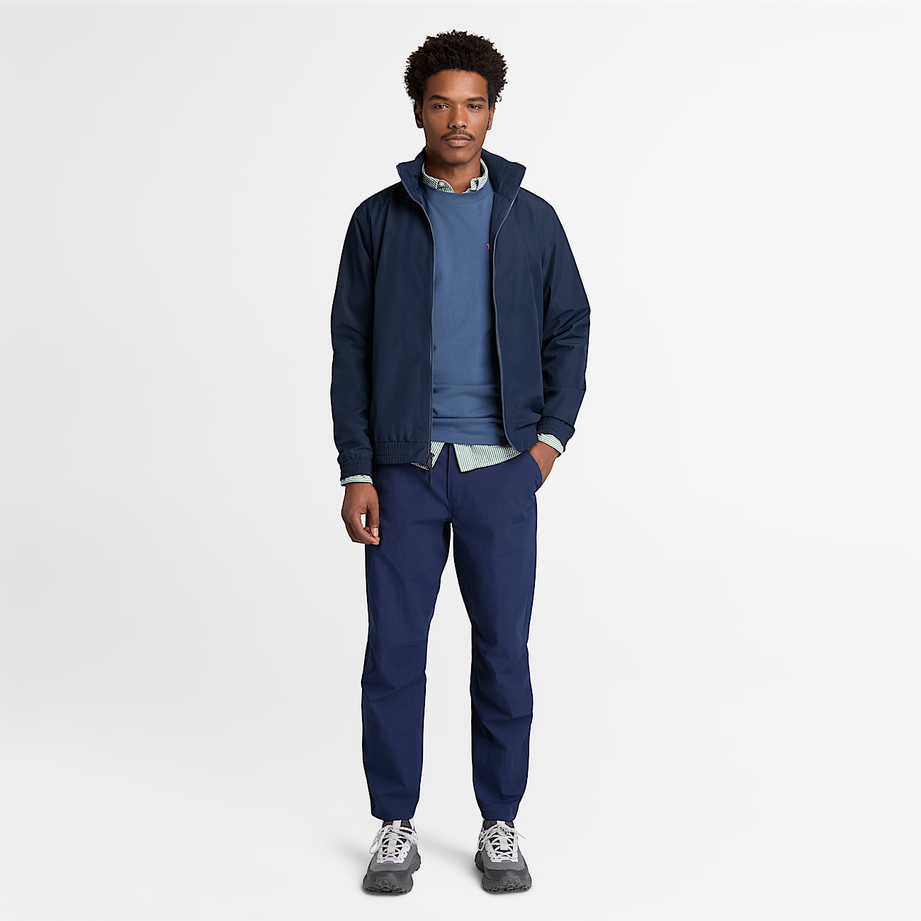 Langärmeliges, gestreiftes Seersucker-Hemd für Herren in Dunkelgrün - 3