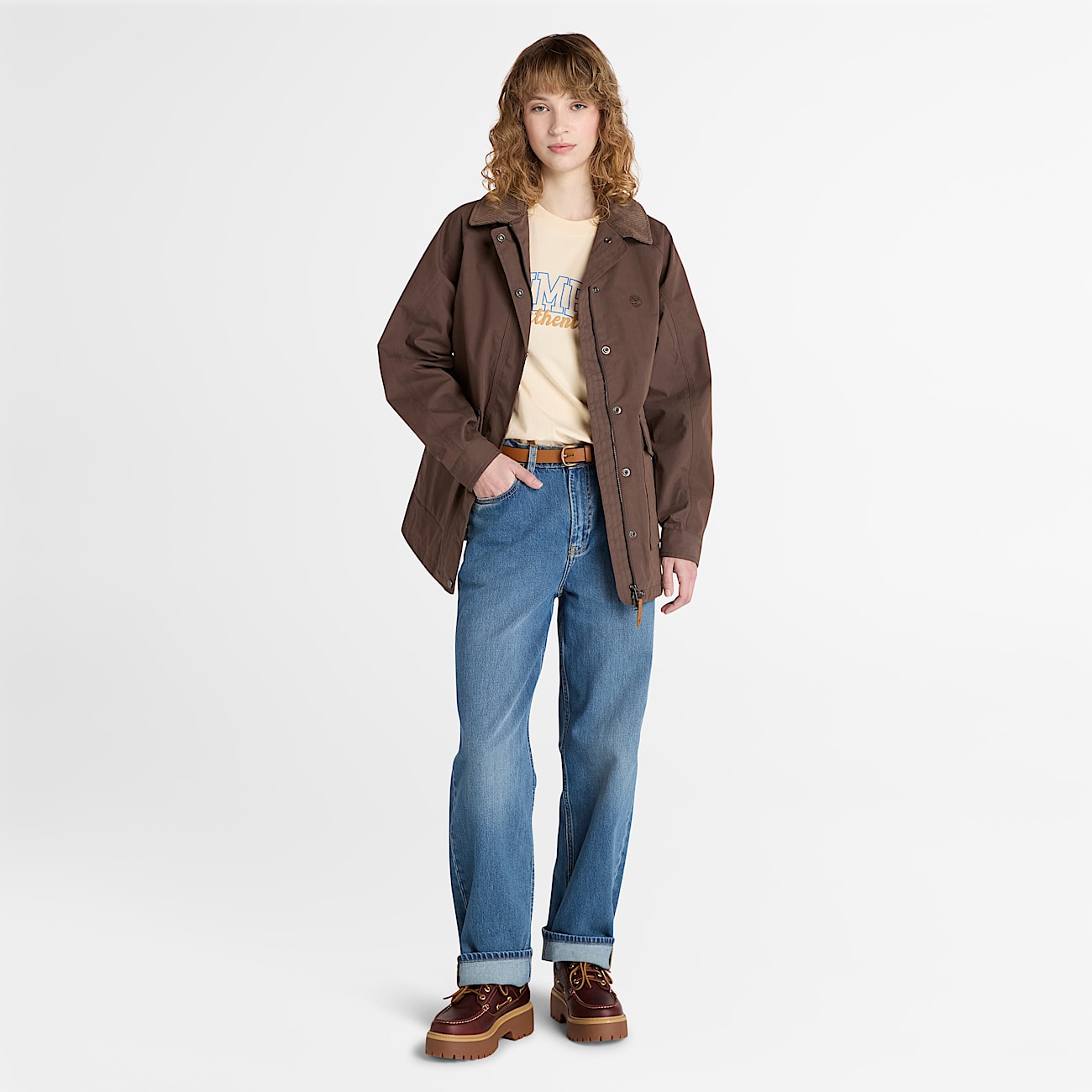 Tshirt de Manga Curta com Grfico de Estilo Universitrio Timberland para Mulher em bege TBL bege ALT2