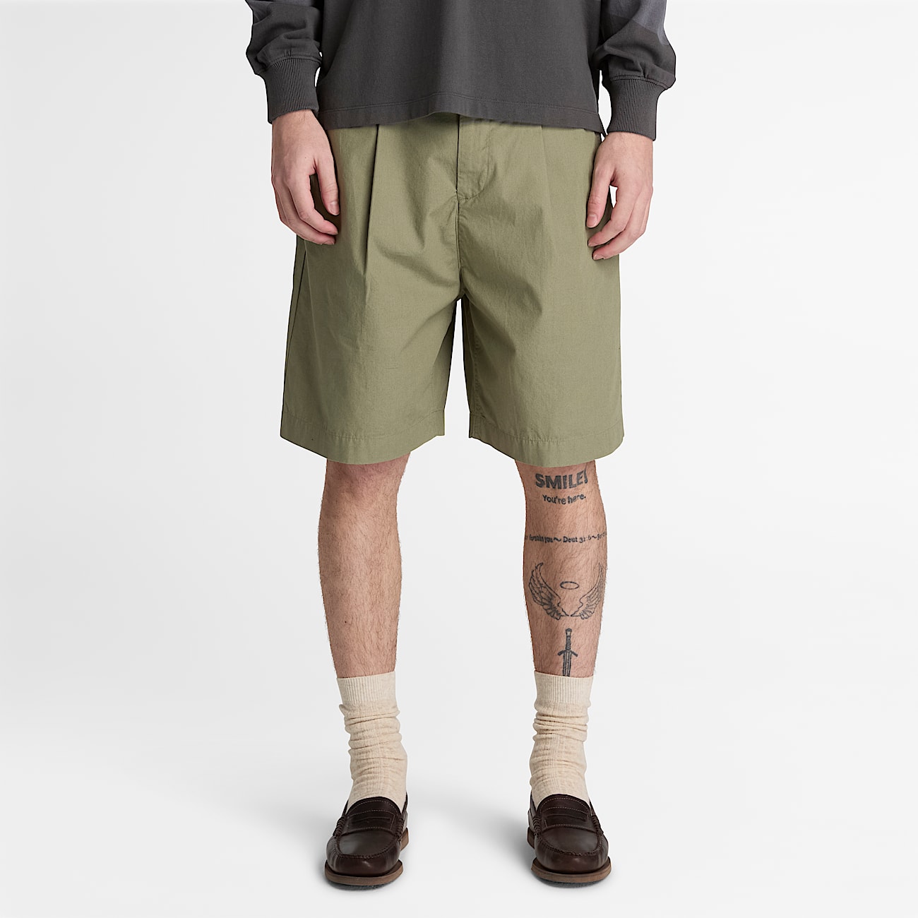 Claremont Poplin Pleated Chino Short for Men in Brown TBL Brun ALT1