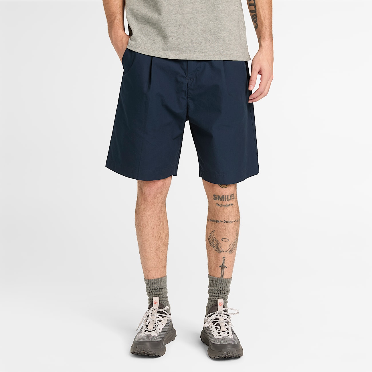 Claremont Poplin Pleated Chino Short for Men in Blue TBL Bl ALT1