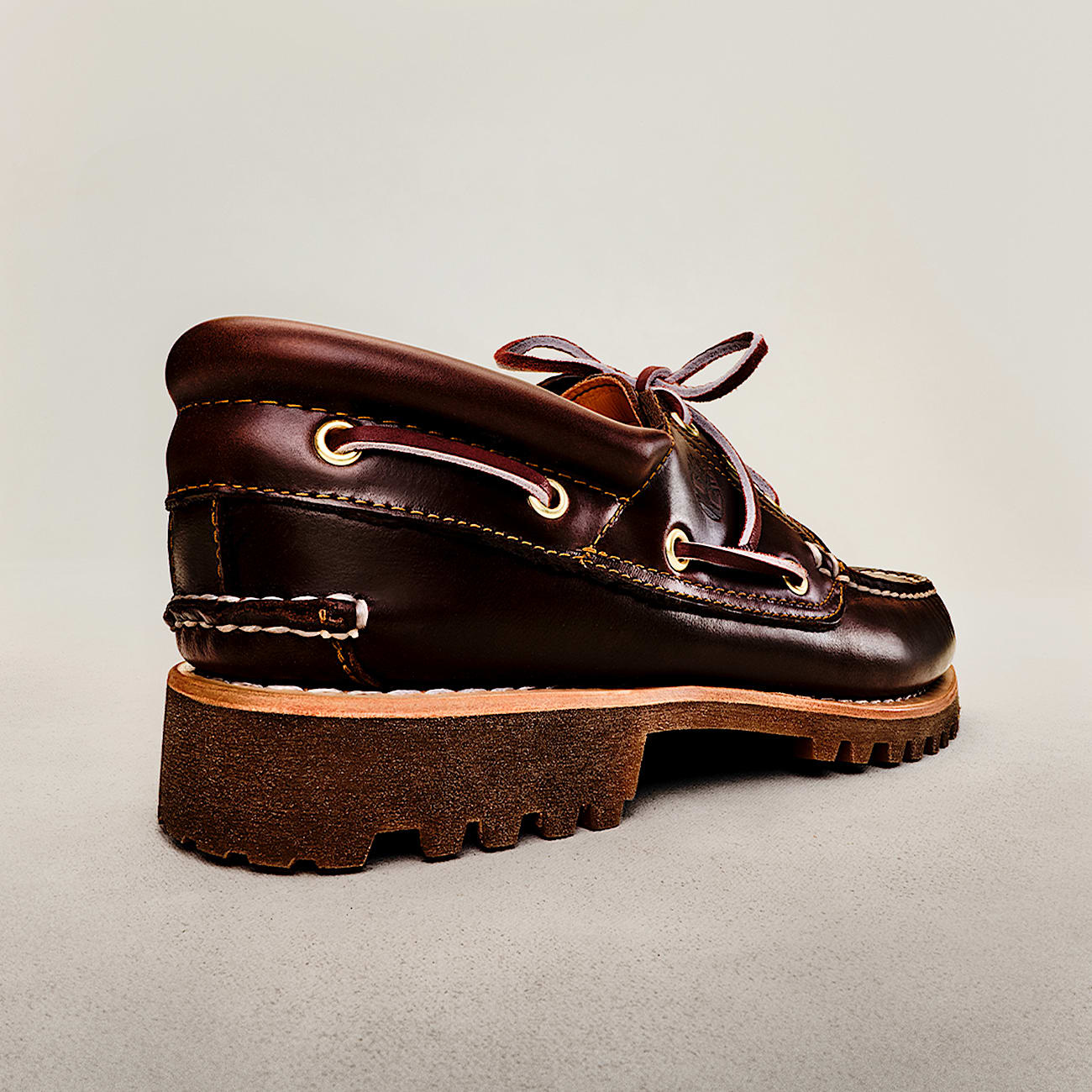 Autentisk Timberland sejlersko med riller tre snrehuller og hndsyede detaljer til mnd i brun TBL Brun MKTG3