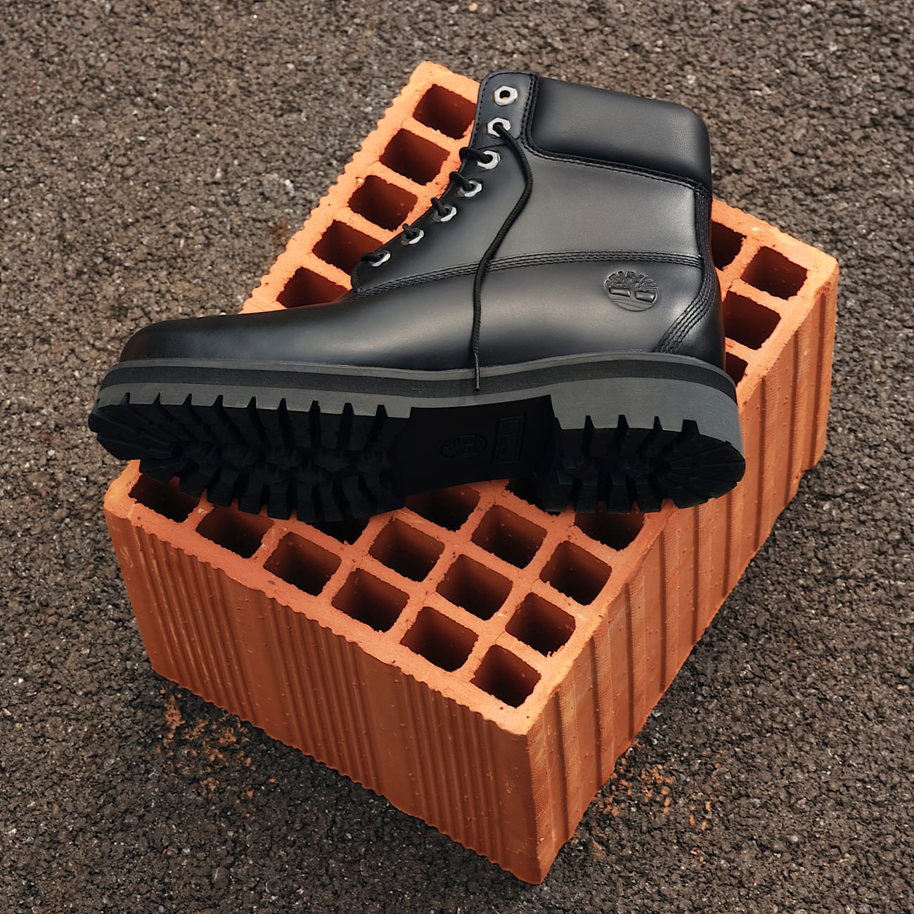 Timberland Heritage 6Inch Waterproof Boot for Men in Black TBL Black MKTG1