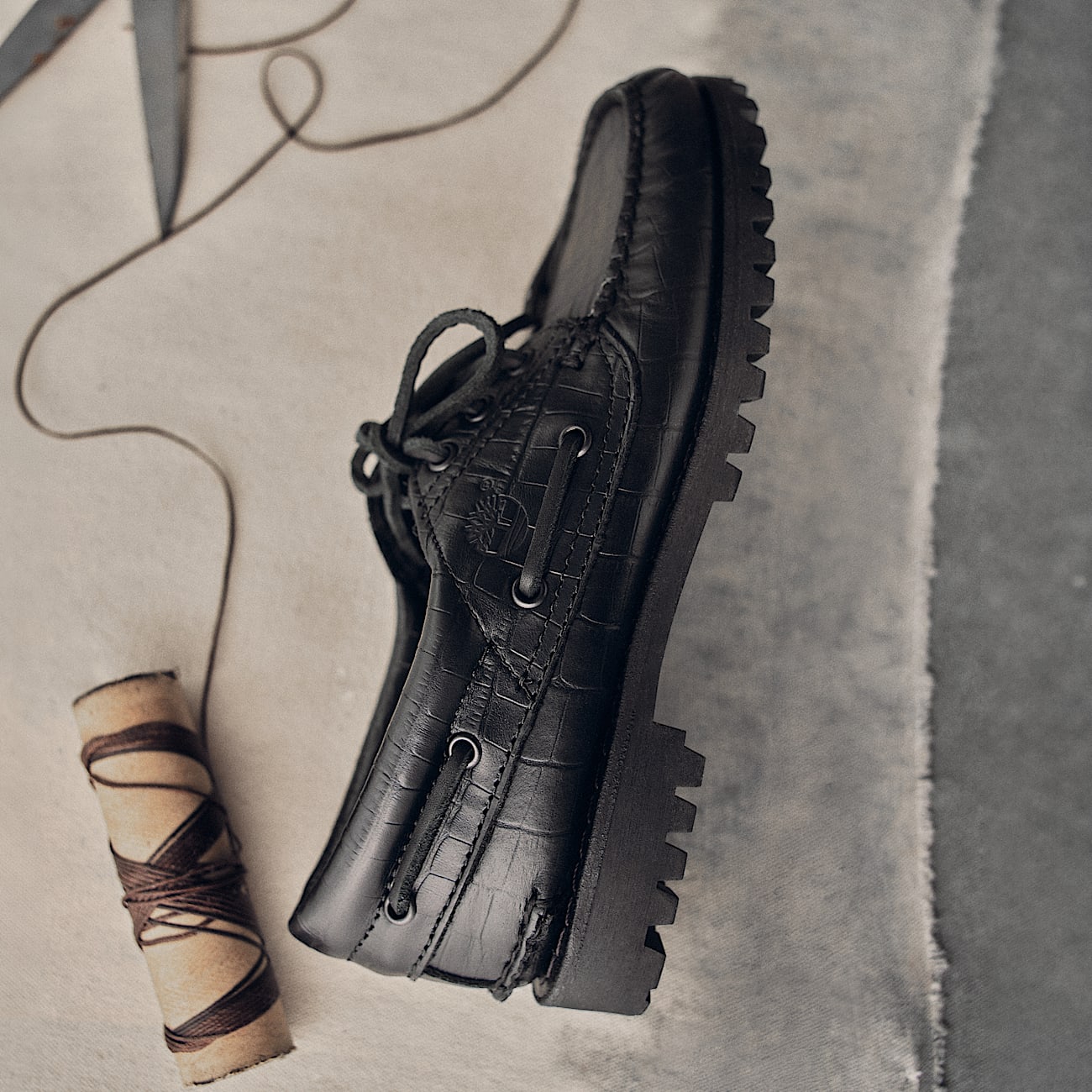 Timberland Authentic 3Eye Boat Shoe for Women in Black TBL Black MKTG2