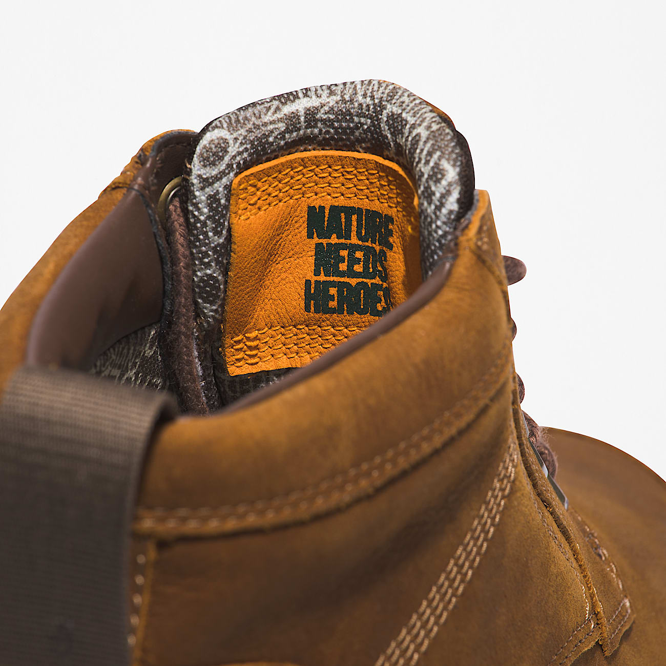 Botas Chukka de media caña con cordones Larchmont para hombre en amarillo