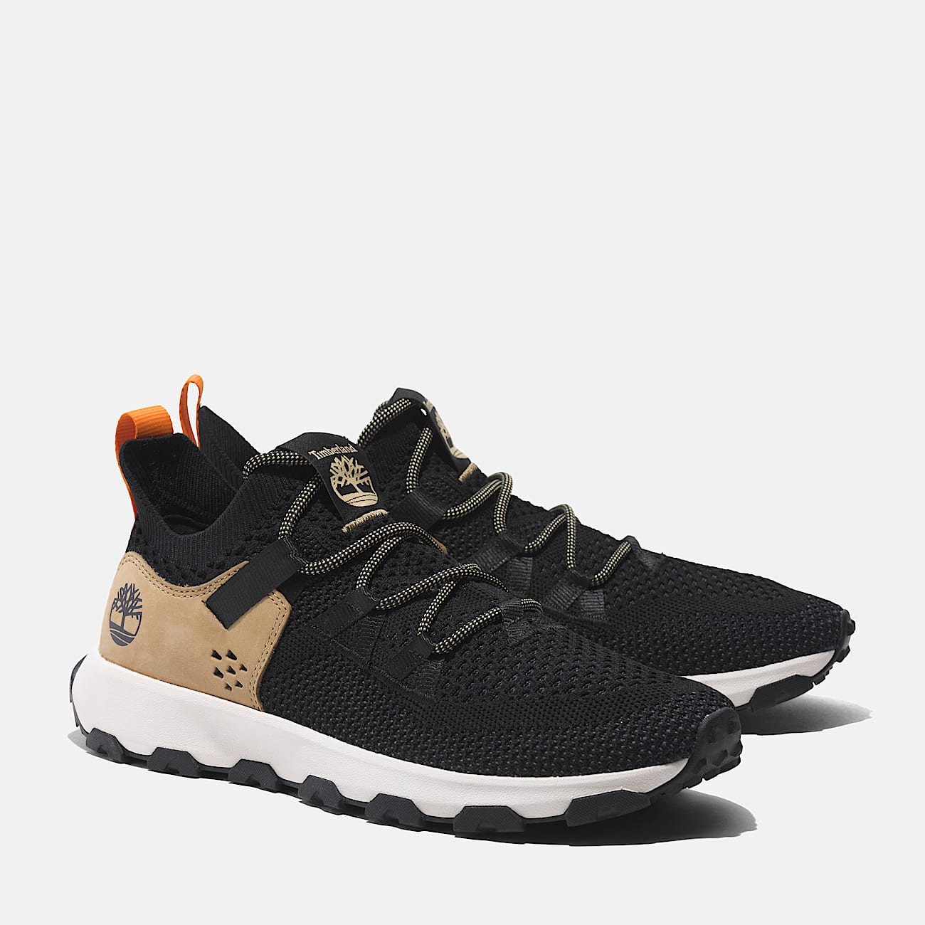 Winsor Trail Lace-up Low Trainer for Men in Black - 4