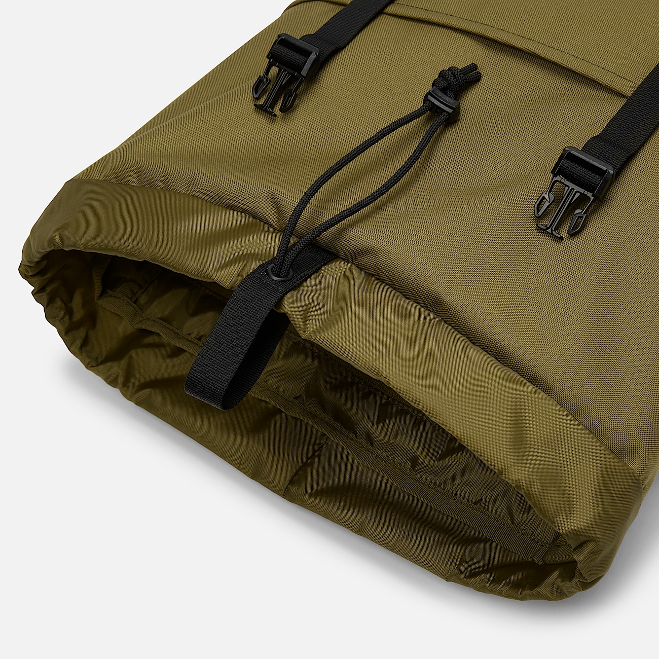 All Gender Timberpack 18-Liter Heritage Backpack in Green - 2