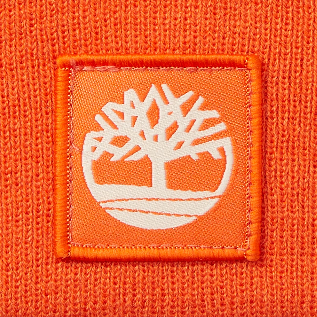 Gorro con borde vuelto con parche en contraste unisex en naranja - 3