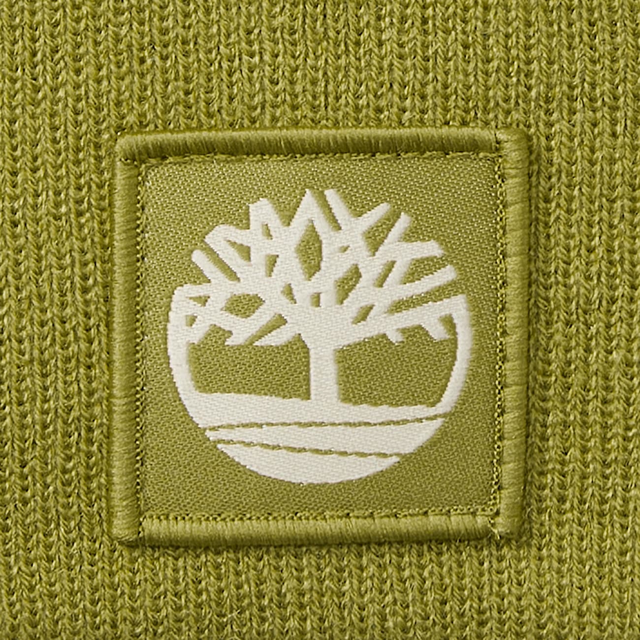 All Gender Beanie mit Umschlag und farblich abgestimmtem Aufnäher in Grün - 3