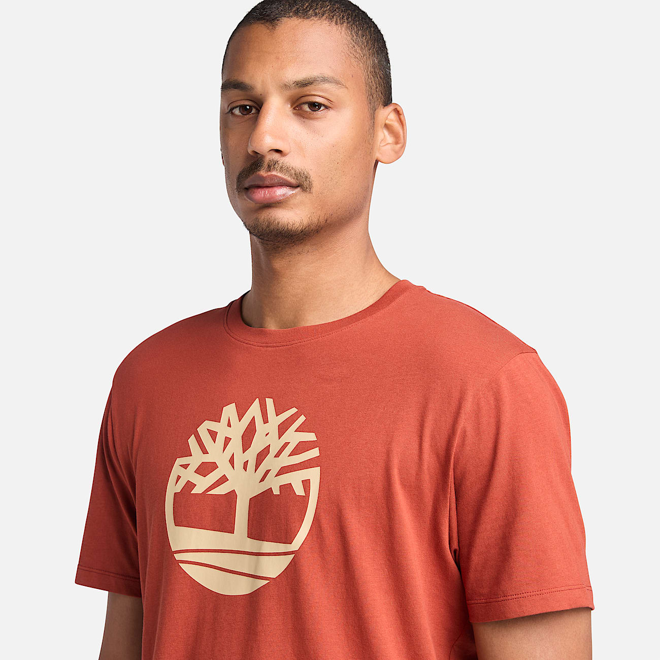 Kennebec River T-Shirt mit Baum-Logo für Herren in Rot