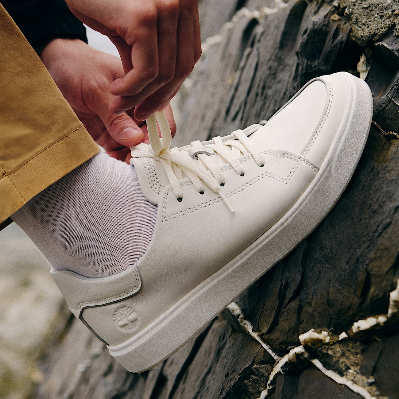 Emerson Street Low Lace-Up Trainer for Men in White - 2