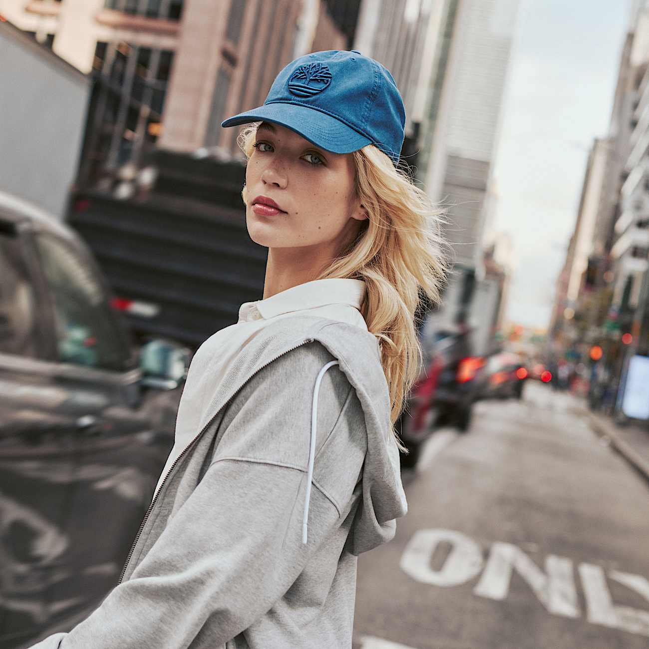Sudadera de rizo con capucha y cremallera completa Exeter para mujer en gris claro - 2