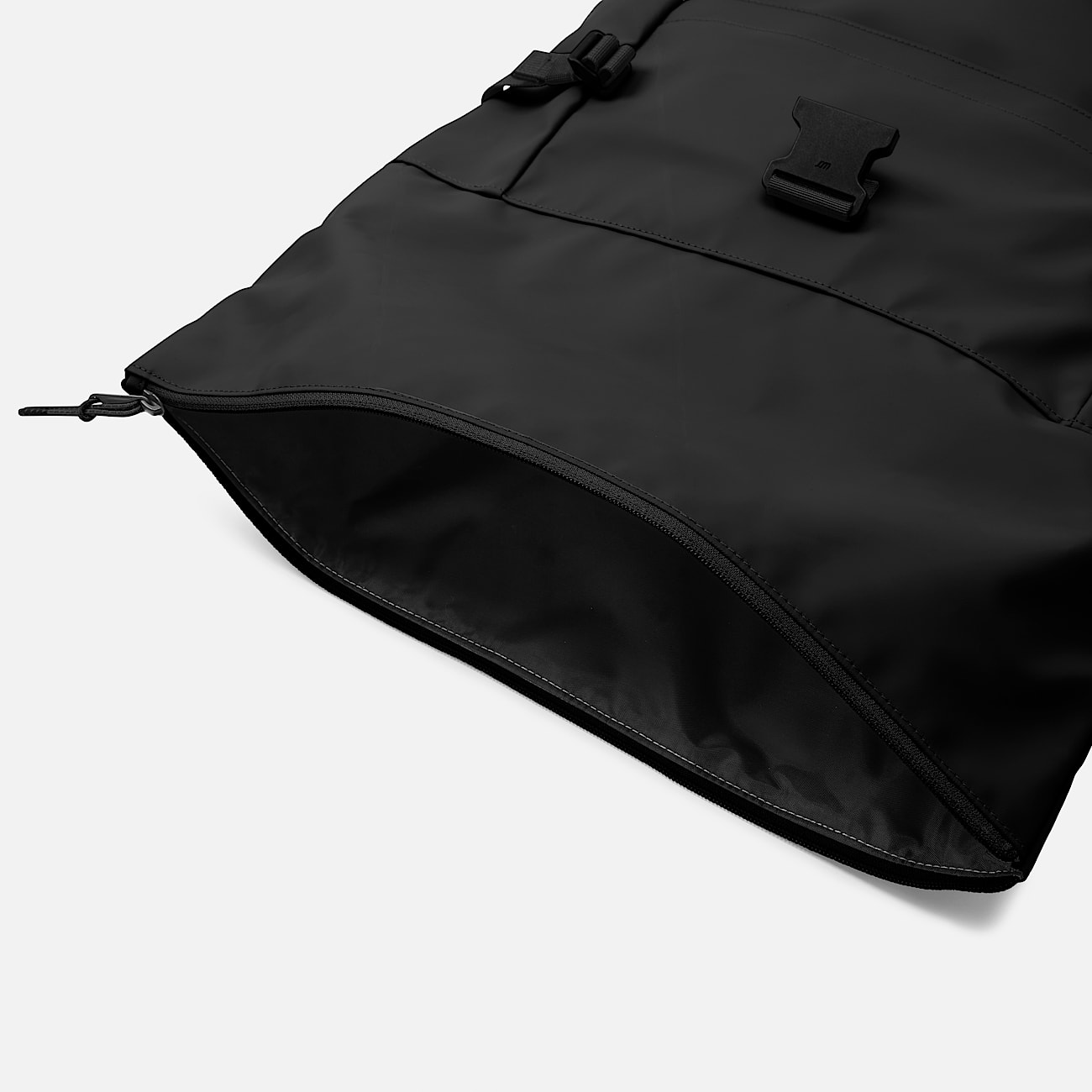 Mochila de 30 litros lista para todo tipo de climas en negro - 2
