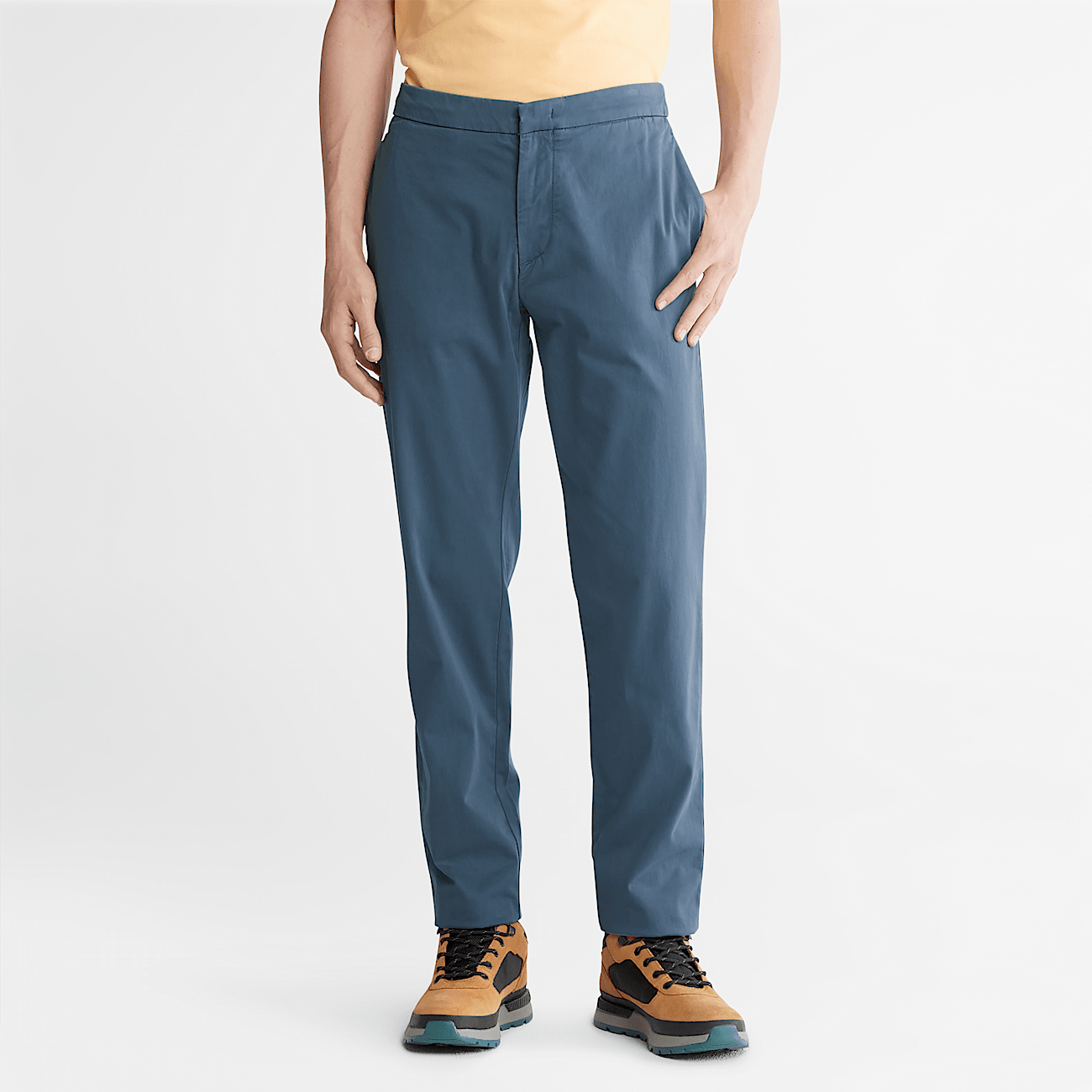 Pantalon fusele ultra extensible pour homme en bleu