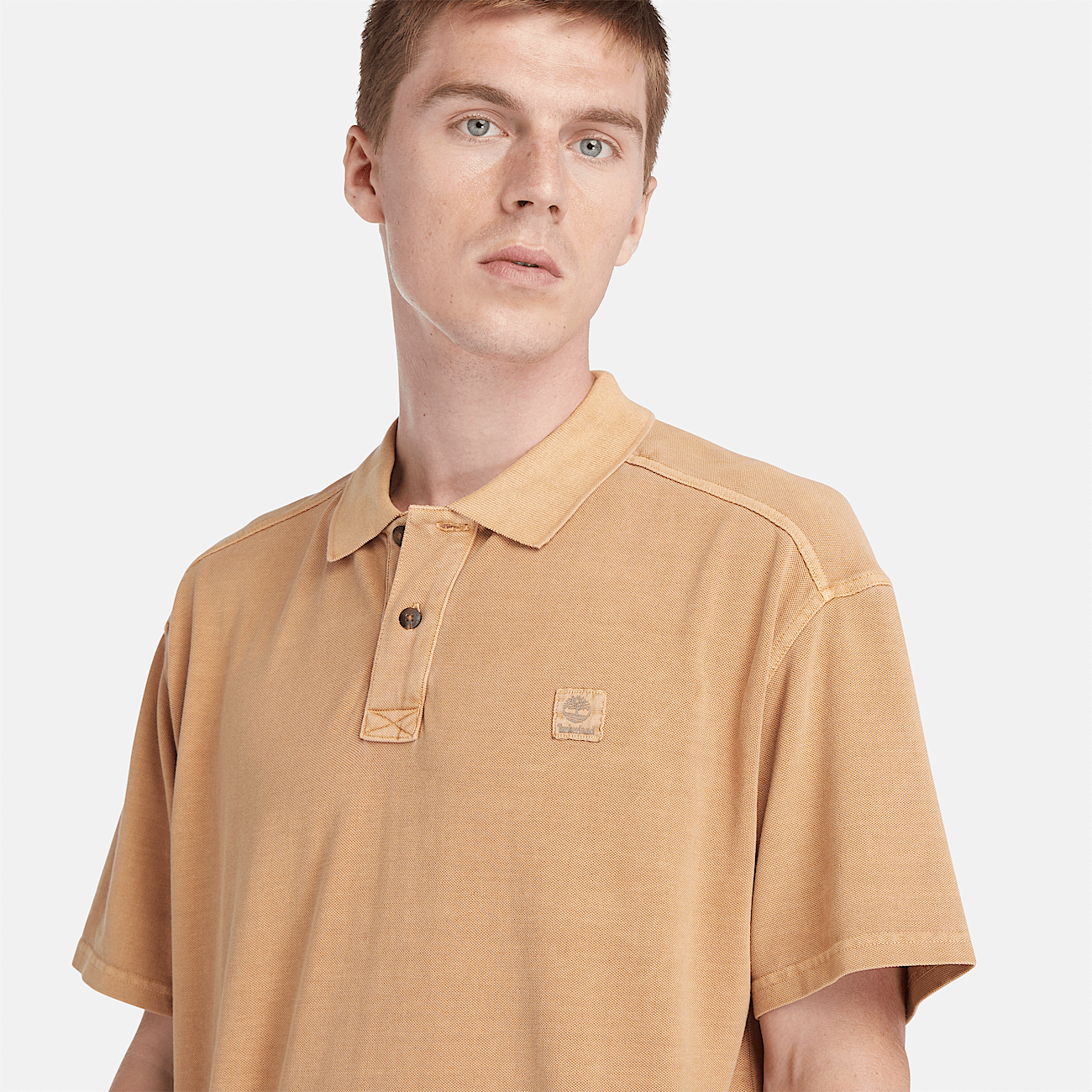 Polo de manga corta tenido en prenda para hombre en naranja