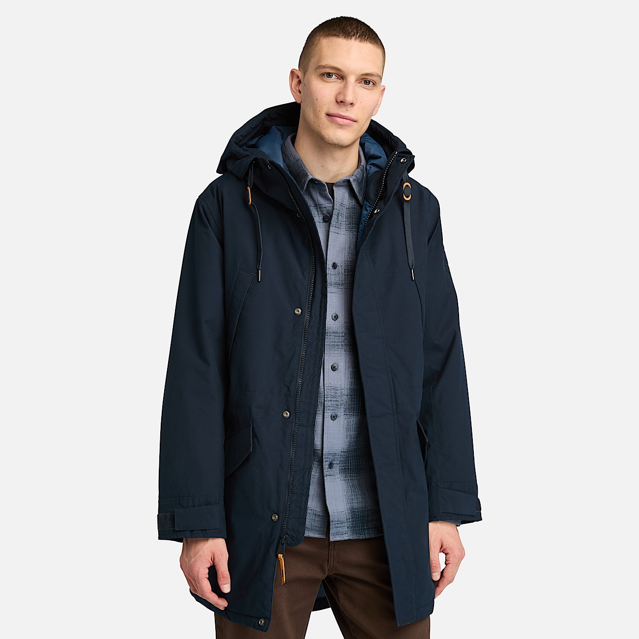 Parka impermeable con bajo asimetrico mas largo por detras para hombre en azul oscuro